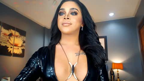 Snapshot of urmajestytyra chatting on 02-26-25, 12:38 UrMajestyTyra online show from 02-26-25, 12:38