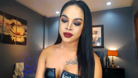 Snapshot of urmajestytyra chatting on 03-05-25, 07:27 UrMajestyTyra online show from 03-05-25, 07:27