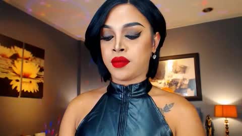 Snapshot of urmajestytyra chatting on 10-15-25, 02:22 UrMajestyTyra online show from 10-15-25, 02:22