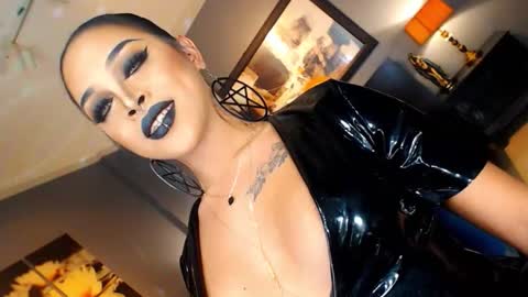 Snapshot of urmajestytyra chatting on 10-18-25, 02:14 UrMajestyTyra online show from 10-18-25, 02:14