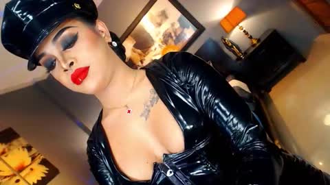 Snapshot of urmajestytyra chatting on 10-28-25, 01:09 UrMajestyTyra online show from 10-28-25, 01:09