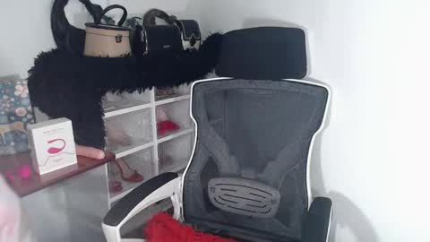 Snapshot of uronlylust_lilit69xx chatting on 02-10-26, 11:03 Lhea online show from 02-10-26, 11:03