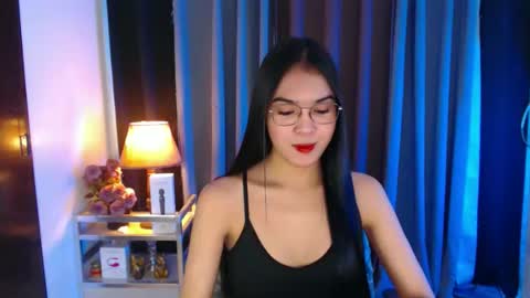 Snapshot of urpretty_nix chatting on 12-05-25, 12:03 Nix online show from 12-05-25, 12:03