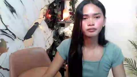 Snapshot of ursandra_xx chatting on 10-10-25, 10:47 ursandra_xx online show from 10-10-25, 10:47