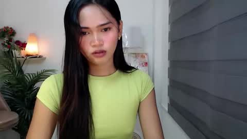 Snapshot of ursandra_xx chatting on 11-12-25, 02:45 ursandra_xx online show from 11-12-25, 02:45
