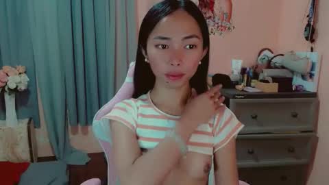 Snapshot of ursexy_michelle chatting on 12-06-24, 04:58 Your Future Michelle online show from 12-06-24, 04:58