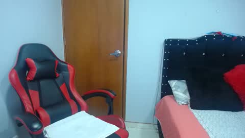 Snapshot of ursulawhite69 chatting on 02-14-26, 12:18 Eveling Blanco online show from 02-14-26, 12:18