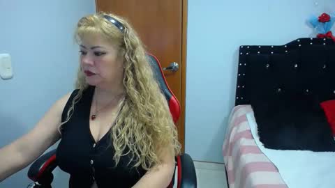 Snapshot of ursulawhite69 chatting on 02-27-26, 12:21 Eveling Blanco online show from 02-27-26, 12:21