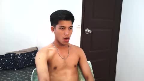 Snapshot of ursweetie_boy chatting on 03-18-26, 04:15 ursweetie_boy online show from 03-18-26, 04:15