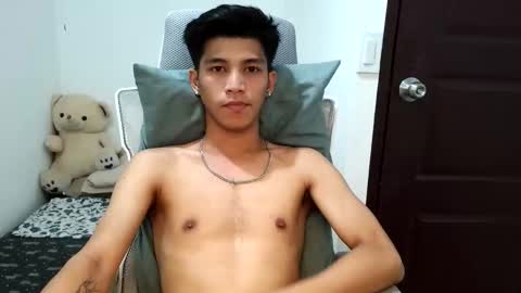 Snapshot of ursweetie_boy chatting on 04-14-26, 11:05 ursweetie_boy online show from 04-14-26, 11:05