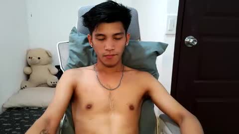 Snapshot of ursweetie_boy chatting on 04-17-26, 07:44 ursweetie_boy online show from 04-17-26, 07:44
