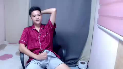 Snapshot of urtwinkjinwoo chatting on 10-15-25, 10:32 JC online show from 10-15-25, 10:32