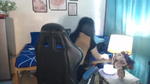 Snapshot of urwetasianprincessxx chatting on 01-21-25, 09:35 Ashley Kate Mateo Gray online show from 01-21-25, 09:35