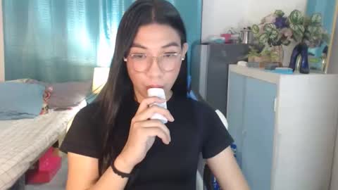 Snapshot of urwetasianprincessxx chatting on 11-28-25, 10:40 Ashley Kate Mateo Gray online show from 11-28-25, 10:40