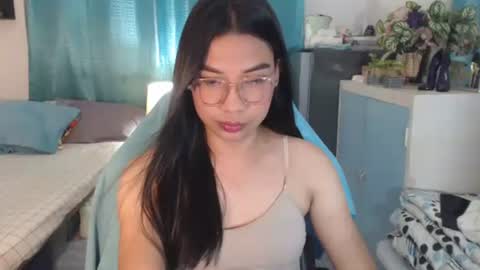 Snapshot of urwetasianprincessxx chatting on 12-14-25, 12:21 Ashley Kate Mateo Gray online show from 12-14-25, 12:21
