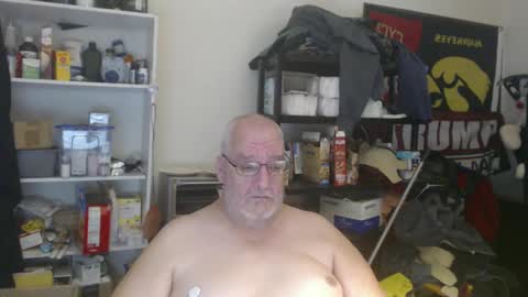 Snapshot of usgoober chatting on 12-22-24, 06:28 Eric online show from 12-22-24, 06:28