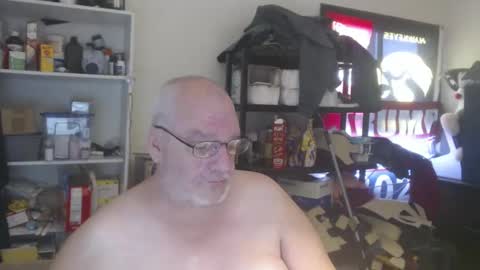 Snapshot of usgoober chatting on 12-24-24, 03:05 Eric online show from 12-24-24, 03:05