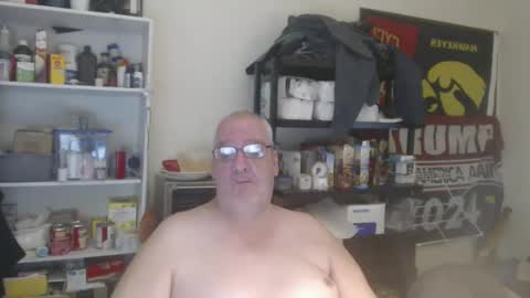 Snapshot of usgoober chatting on 01-01-25, 03:56 Eric online show from 01-01-25, 03:56