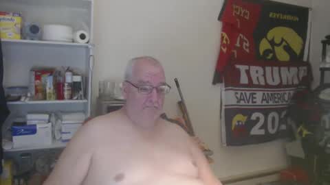 Snapshot of usgoober chatting on 01-03-25, 05:28 Eric online show from 01-03-25, 05:28