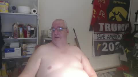 Snapshot of usgoober chatting on 01-04-25, 02:56 Eric online show from 01-04-25, 02:56