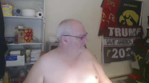 Snapshot of usgoober chatting on 01-06-25, 03:09 Eric online show from 01-06-25, 03:09