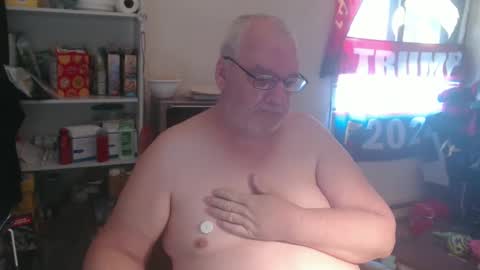 Snapshot of usgoober chatting on 01-08-25, 03:39 Eric online show from 01-08-25, 03:39