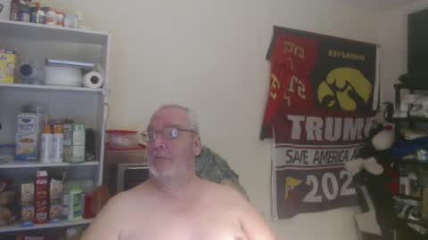 Snapshot of usgoober chatting on 01-18-25, 04:37 Eric online show from 01-18-25, 04:37