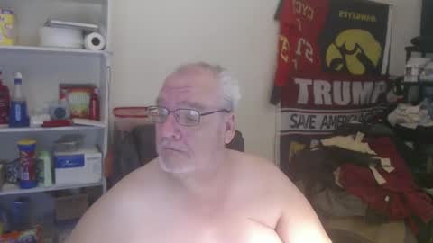 Snapshot of usgoober chatting on 02-04-25, 05:31 Eric online show from 02-04-25, 05:31