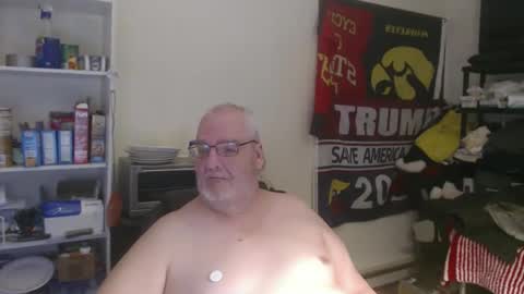 Snapshot of usgoober chatting on 03-08-25, 04:56 Eric online show from 03-08-25, 04:56