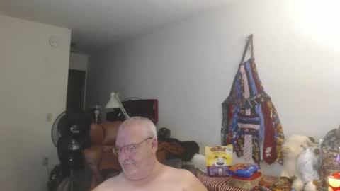 Snapshot of usgoober chatting on 10-07-25, 03:04 Eric online show from 10-07-25, 03:04