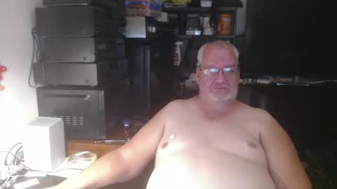 Snapshot of usgoober chatting on 10-12-25, 04:11 Eric online show from 10-12-25, 04:11