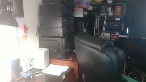 Snapshot of usgoober chatting on 10-13-25, 02:44 Eric online show from 10-13-25, 02:44