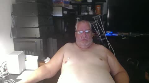 Snapshot of usgoober chatting on 10-15-25, 01:33 Eric online show from 10-15-25, 01:33