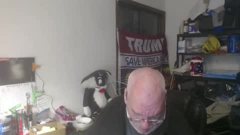 Snapshot of usgoober chatting on 11-02-25, 02:47 Eric online show from 11-02-25, 02:47