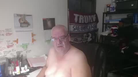 Snapshot of usgoober chatting on 11-16-25, 12:22 Eric online show from 11-16-25, 12:22