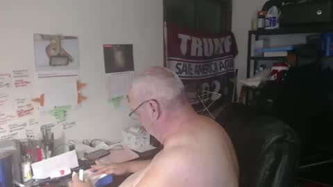 Snapshot of usgoober chatting on 11-17-25, 12:11 Eric online show from 11-17-25, 12:11