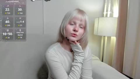 Usti online show from 02-17-26, 01:51