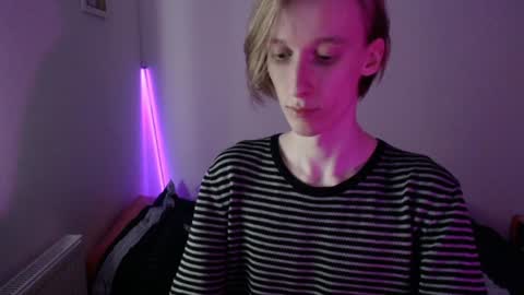 Snapshot of usuck364662 chatting on 01-11-25, 01:32 Excuse me online show from 01-11-25, 01:32