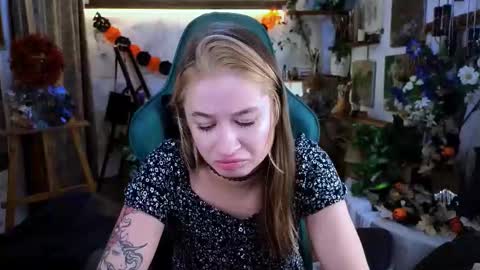 Leila online show from 11-15-25, 08:38