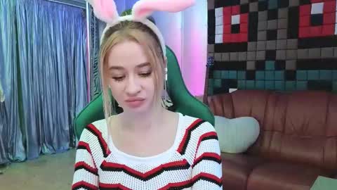 Leila online show from 11-25-25, 04:56