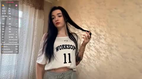 Snapshot of uwun_pinksi chatting on 02-28-26, 03:18 Lisi online show from 02-28-26, 03:18