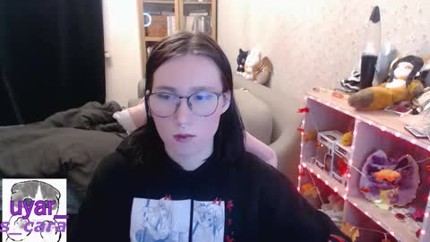 Snapshot of uyar_ chatting on 11-10-25, 01:43 Cara online show from 11-10-25, 01:43