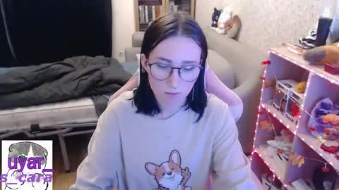 Snapshot of uyar_ chatting on 11-22-25, 04:50 Cara online show from 11-22-25, 04:50