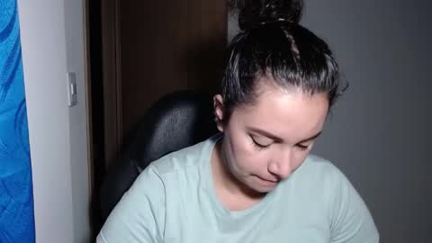 Snapshot of v_vennus chatting on 02-10-25, 07:36 Vennus online show from 02-10-25, 07:36