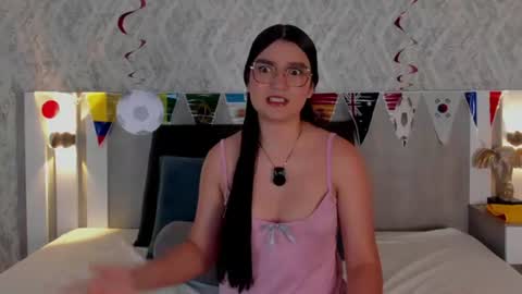Snapshot of vaalentina_lux chatting on 06-22-26, 02:36 Vaalentina Lux online show from 06-22-26, 02:36
