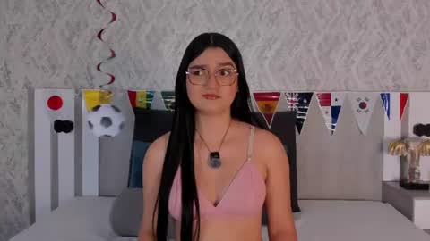 Snapshot of vaalentina_lux chatting on 07-01-26, 02:07 Vaalentina Lux online show from 07-01-26, 02:07