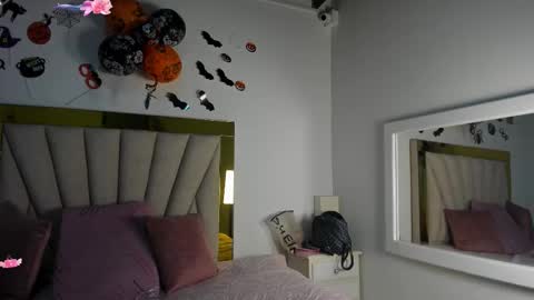 Snapshot of vahiolet_fuentes chatting on 10-31-25, 03:07 vahioleth online show from 10-31-25, 03:07