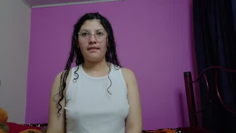 Snapshot of vainilla_cam chatting on 06-24-26, 01:59 Vainilla online show from 06-24-26, 01:59