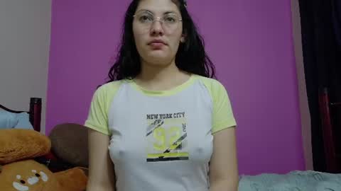 Snapshot of vainilla_cam chatting on 07-16-26, 01:11 Vainilla online show from 07-16-26, 01:11