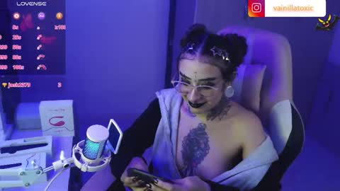 Snapshot of vainilla_l chatting on 10-01-25, 11:44 Vainilla Independent model online show from 10-01-25, 11:44